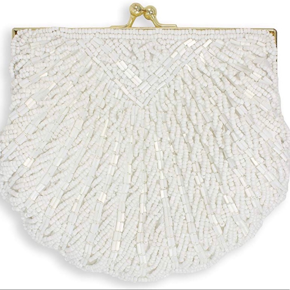 Shell shaped beaded clutch